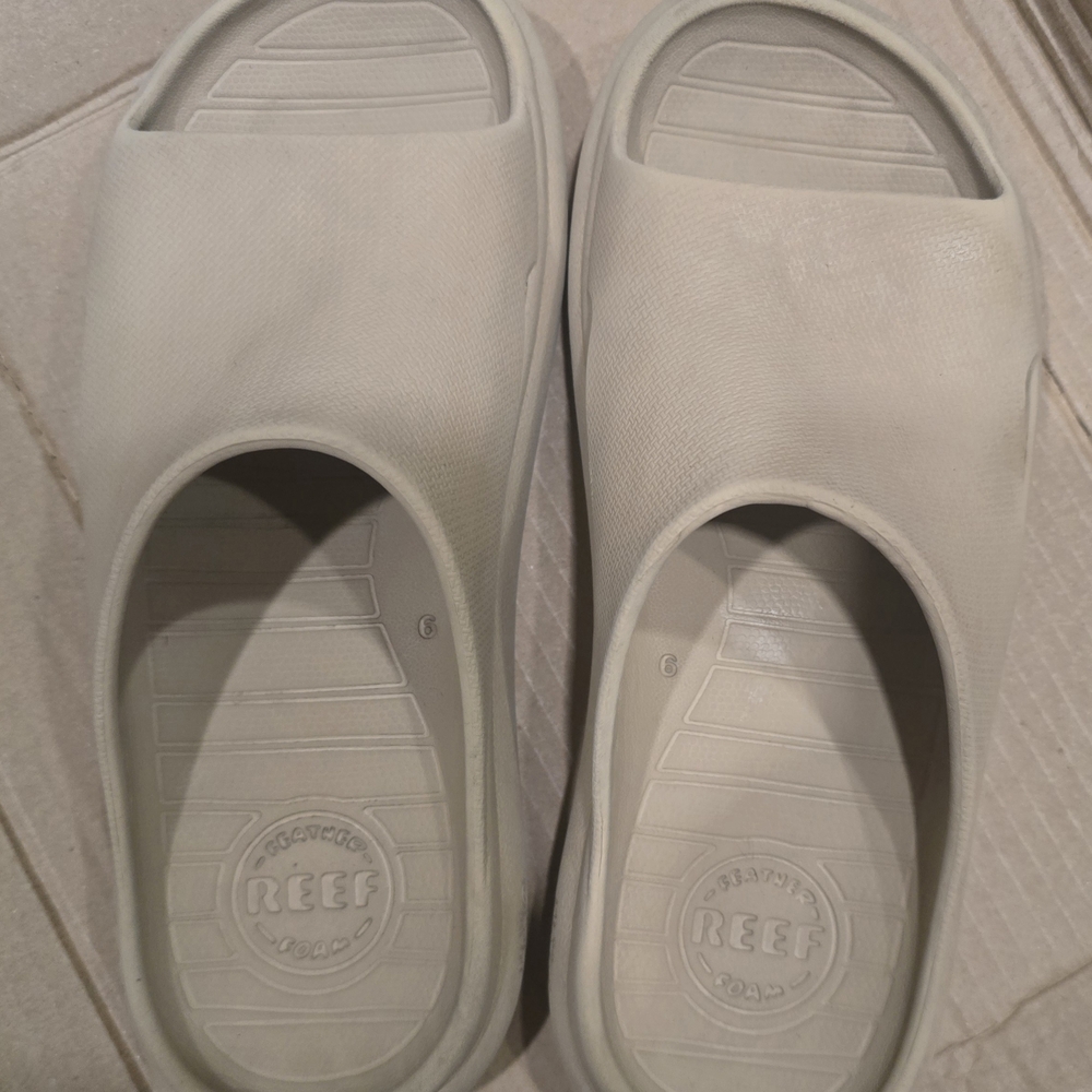 Reef Cream Slide Sandals Size 6